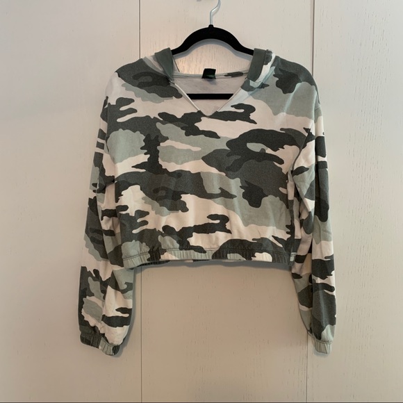 Tops - Cropped Camo Hoody